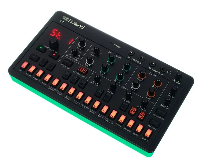Roland AIRA Compact S-1 Tweak Synth framifrån mot vit bakgrund