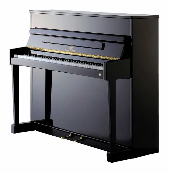 Seiler 122 Ritmo, black polished framifrån mot vit bakgrund