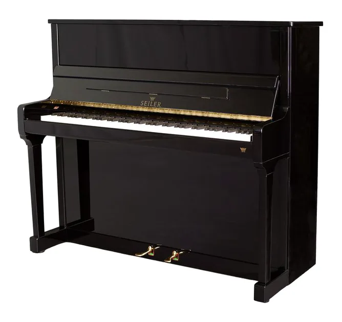 Seiler 126 Ritmo, black polished framifrån mot vit bakgrund