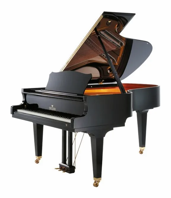 Seiler 186 Maestro Grand Piano framifrån mot vit bakgrund
