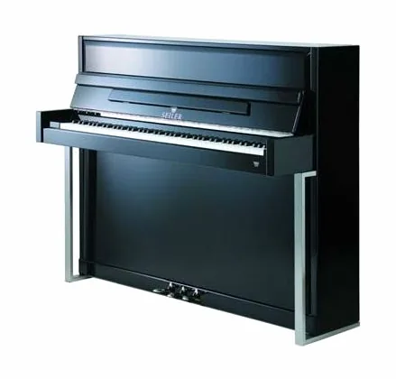 Seiler Piano 116 Accent framifrån mot vit bakgrund