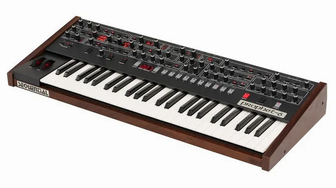 Sequential Prophet 6 framifrån mot vit bakgrund