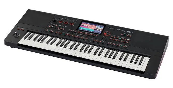 Thomann AK-X1100 framifrån mot vit bakgrund