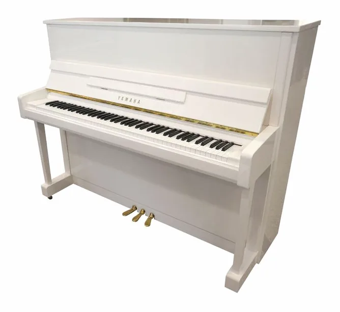 Yamaha b3 PWH framifrån mot vit bakgrund