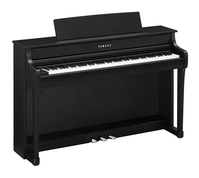 Yamaha CLP-845 B framifrån mot vit bakgrund