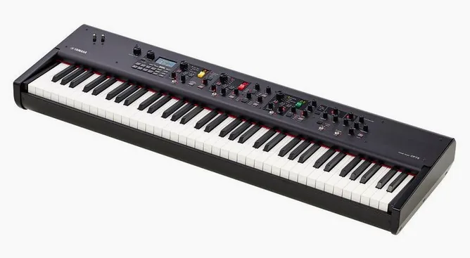 Yamaha CP73 framifrån mot vit bakgrund