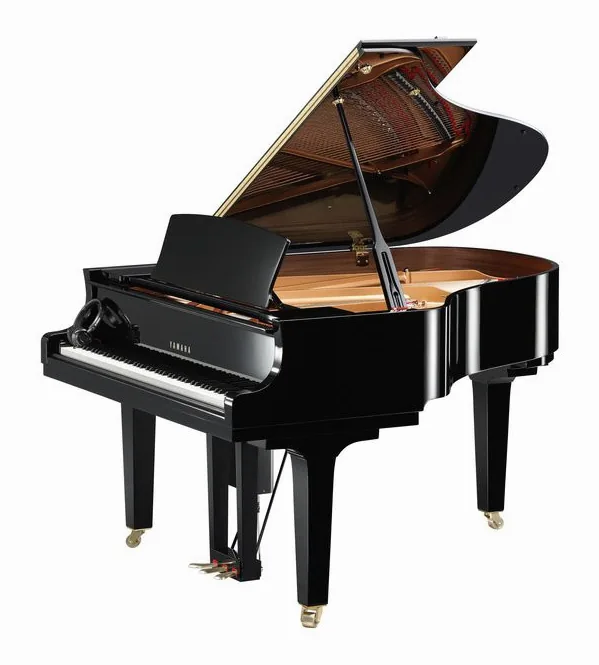 Yamaha DGC1 EN ST Black Polished framifrån mot vit bakgrund