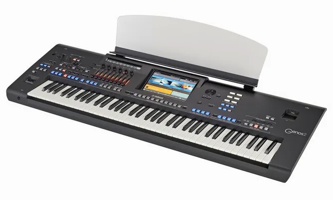 Yamaha Genos 2 framifrån mot vit bakgrund