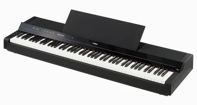 Yamaha P-S500 B framifrån mot vit bakgrund
