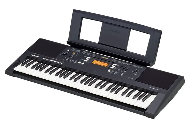 Yamaha PSR-A350 framifrån mot vit bakgrund
