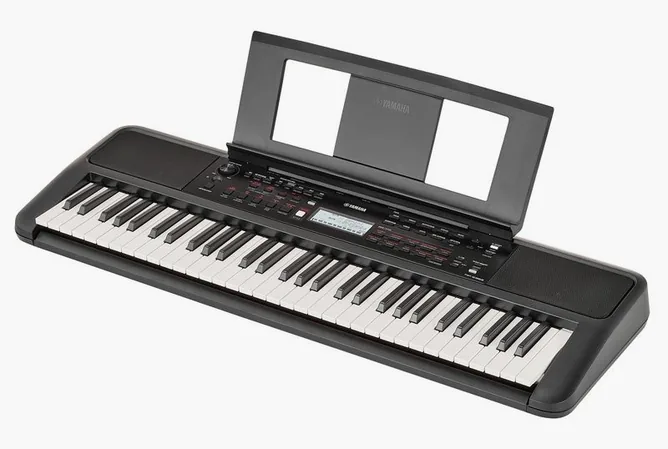 Yamaha PSR-E383 framifrån mot vit bakgrund