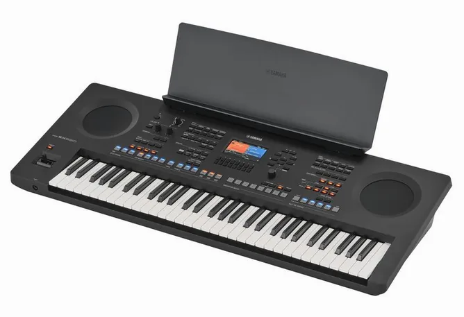 Yamaha PSR-SX620 framifrån mot vit bakgrund