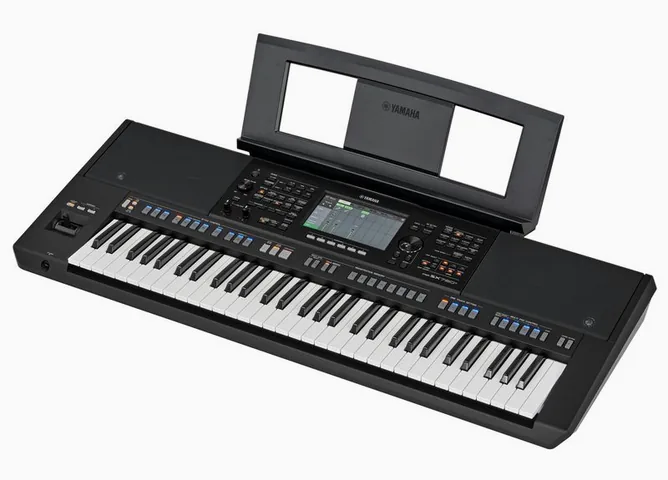 Yamaha PSR-SX720+ framifrån mot vit bakgrund