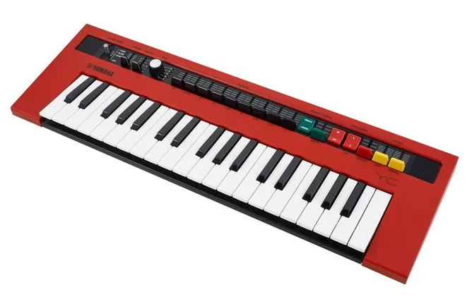 Yamaha Reface YC framifrån mot vit bakgrund